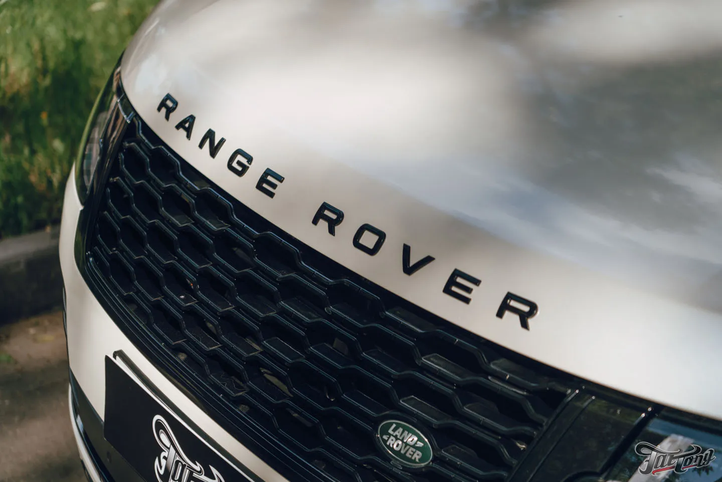 Range Rover Vogue SE в шикарном перламутровом виниле!